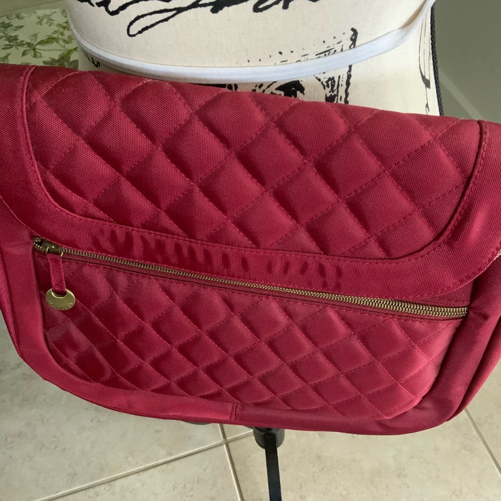 NWT Travelon Quilted red/burgundy crossbody/Shoulder Bag and wallet